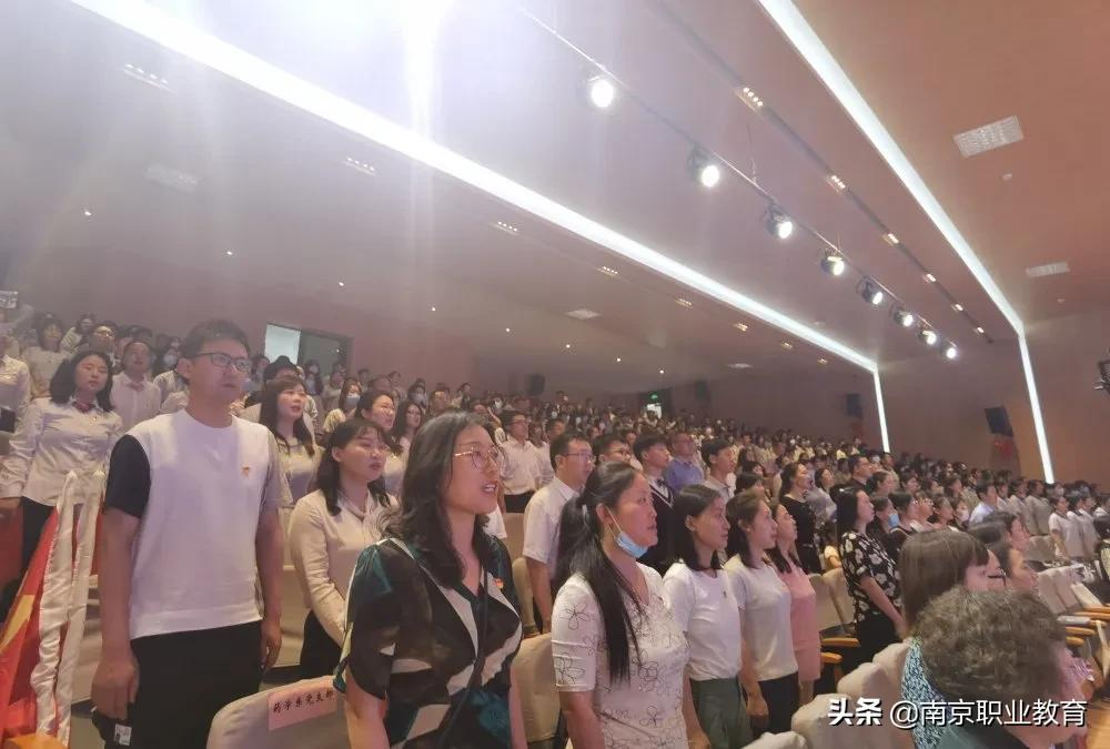 南京市莫愁中等专业学校举办“信仰百年 初心如一”庆祝中国共产党成立100周年专题活动