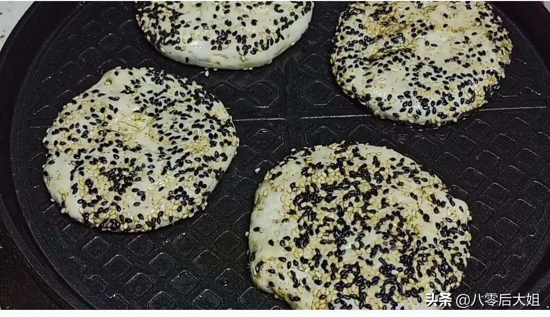 咸煎饼的做法和配方（手把手教你做咸煎饼好吃还不腻）