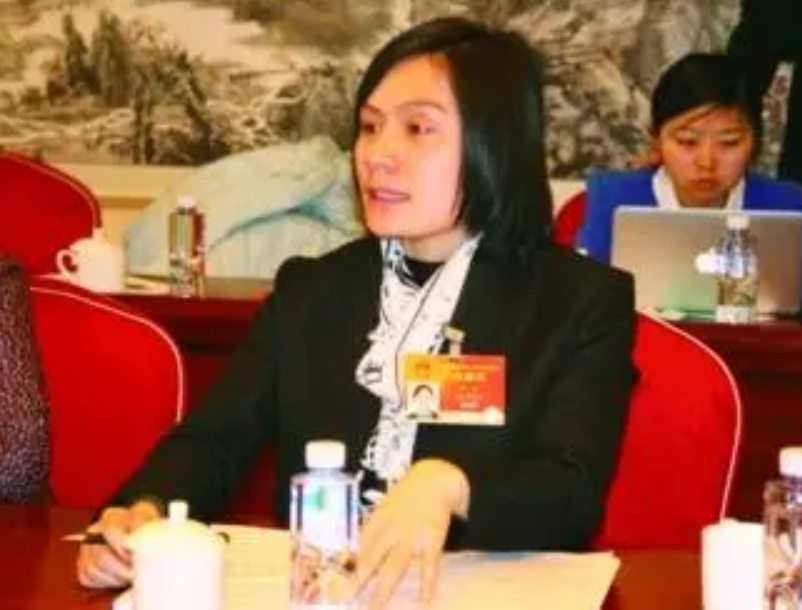 14岁辍学打工，刘丽靠洗脚供百位贫困生，2010年感动中国后如何了