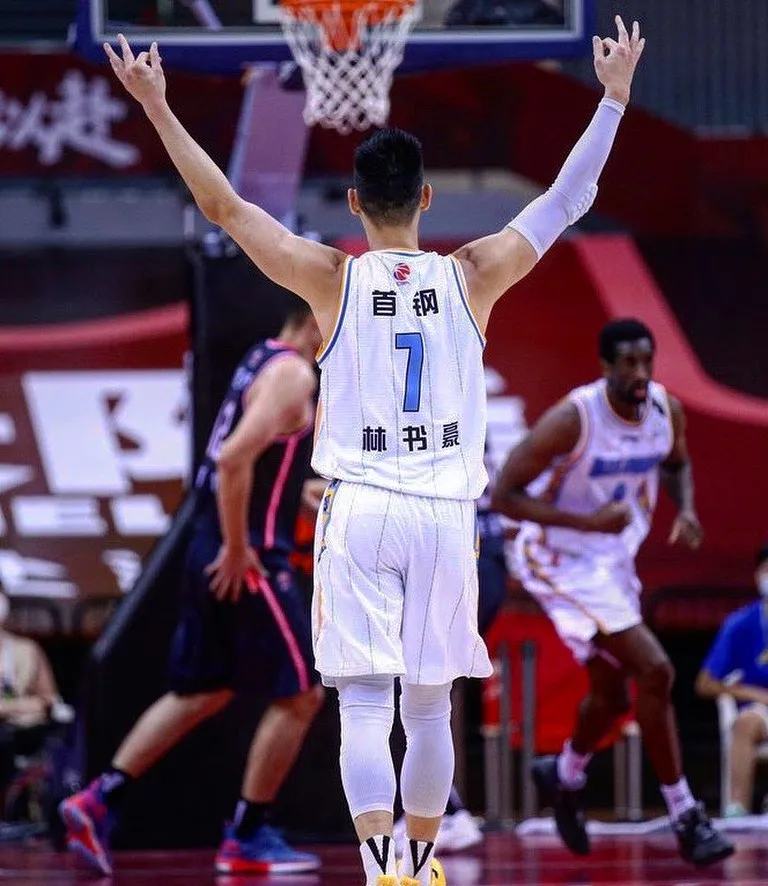 林书豪去了nba哪些球队(林书豪宣布离开CBA！六支NBA球队看上他！林疯狂回来了)