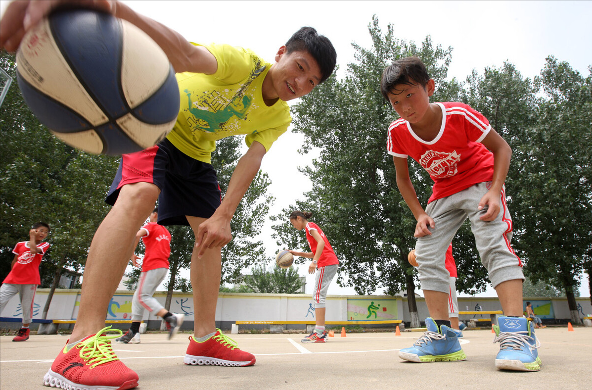 重庆一高校食堂超贴心，为师生开设减脂窗口，不少学生跃跃欲试