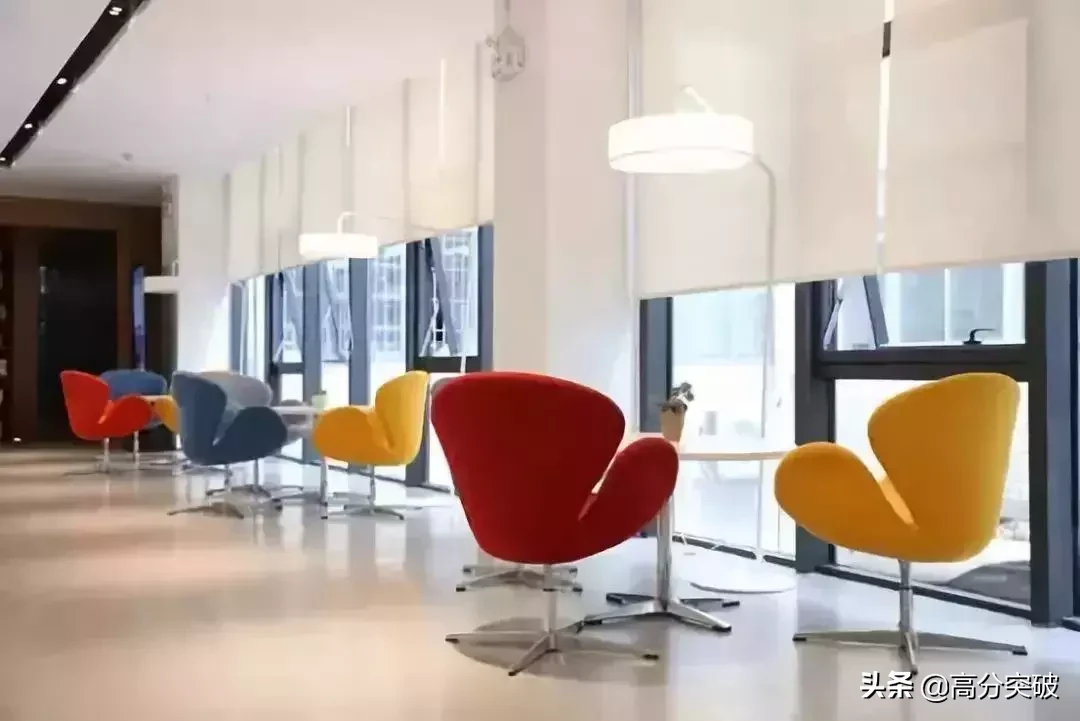 泡一整天都不够！国内那些美炸天的大学图书馆，你去过几个？