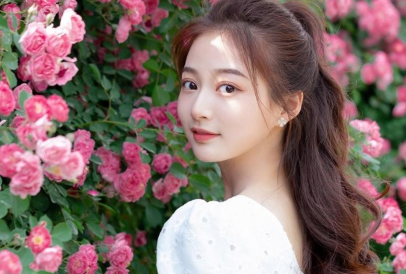 中国传媒大学校花冯琳，实习无缘央视，网友对她评价“两极分化”