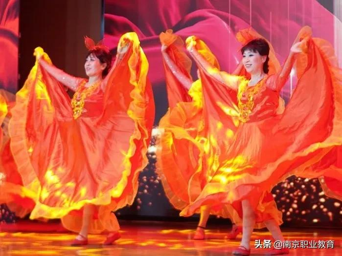 南京市莫愁中等专业学校举办“信仰百年 初心如一”庆祝中国共产党成立100周年专题活动