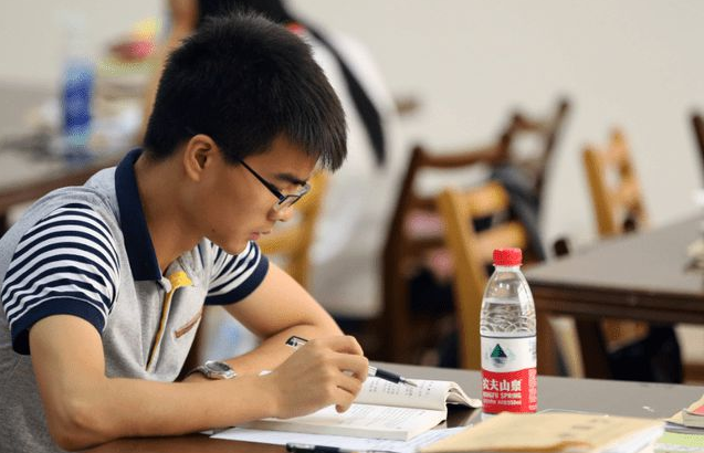 考研很辛苦的3个专业，上岸难度很大，但考研后很好就业