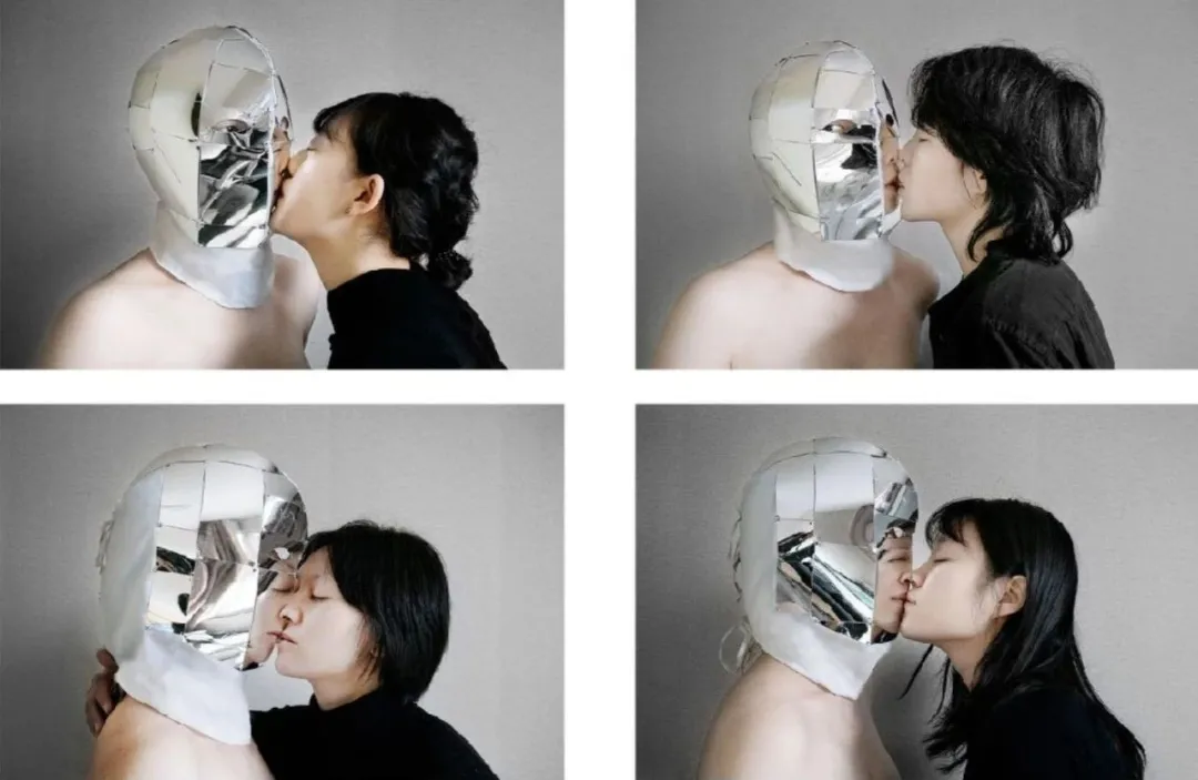 她亲手缝制一个镜子面具，与不同的人亲吻 的第3张图片