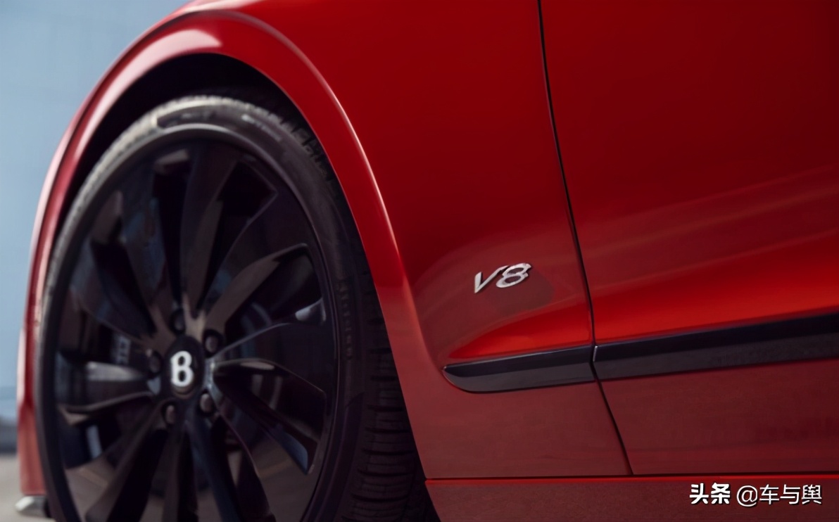 宾利公布飞驰V8车型售价，门槛再次拉低，仅售251.8万元