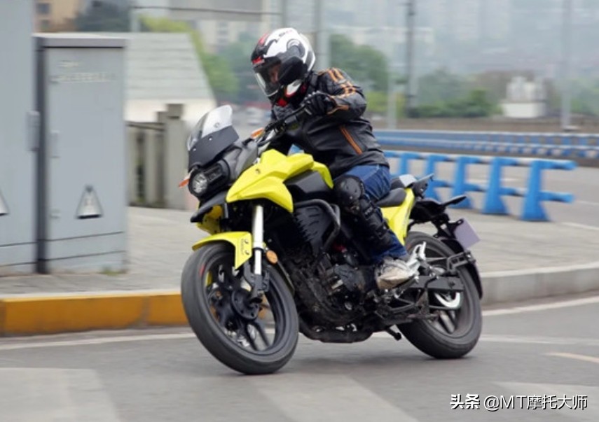 摩旅仅需1万多！解读国产入门级ADV：水冷电喷150发动机，14L油箱