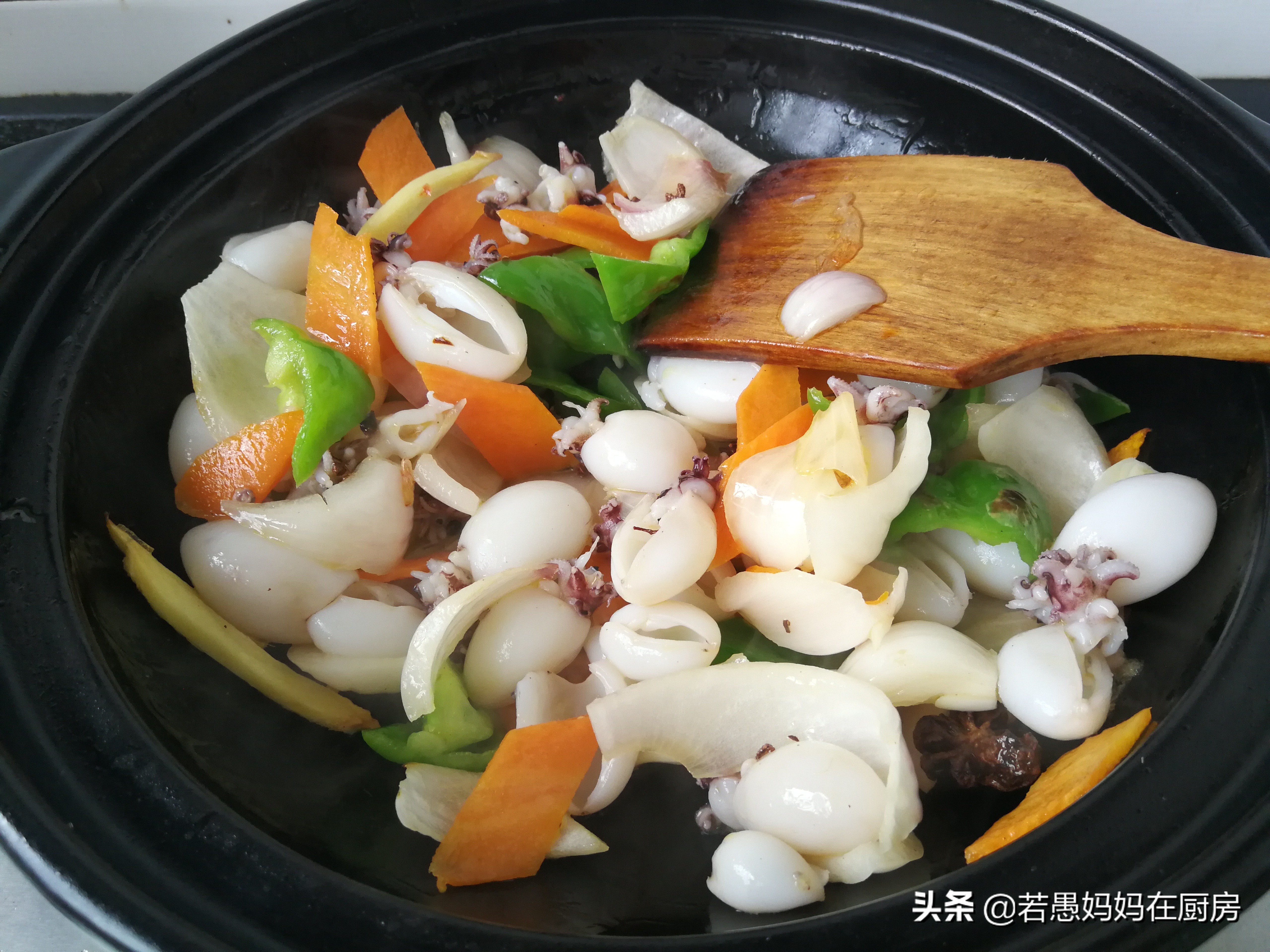 20块钱买一包墨鱼仔，随便一炒比肉香，脆嫩Q弹，还能增强抵抗力