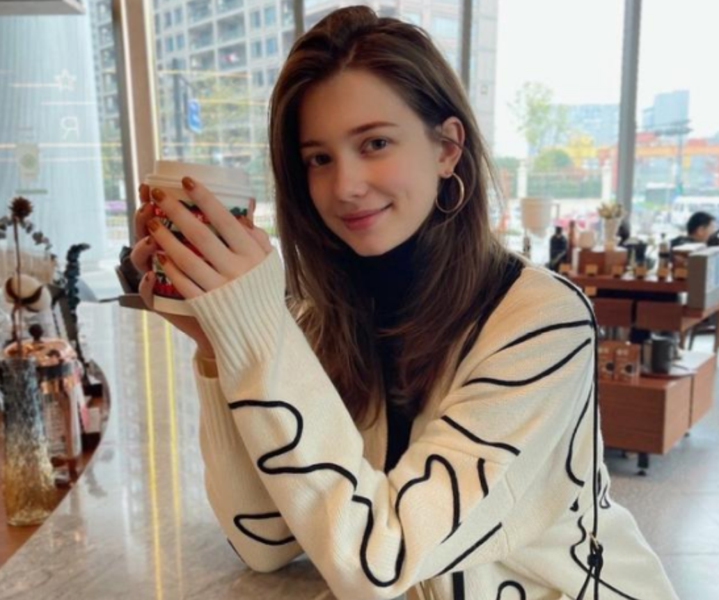 “浙大校花”走红，长相好似“俄罗斯版赵薇”，网友表示：顶不住