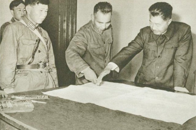 元帅办军校，门岗规矩：乌纱帽留在门外，骑马的下马，坐车的下车