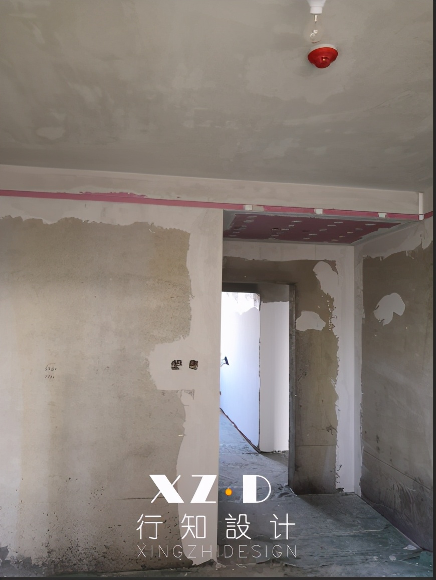 施工跟踪：电视墙暖咖色，其他墙面浅灰色，设计师不同阶段分享