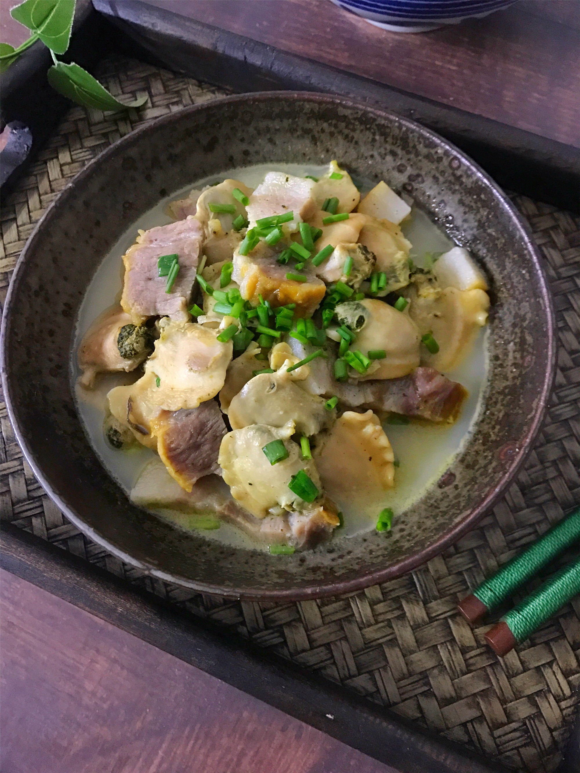 【咸肉炖河蚌】