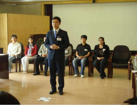 文科生注意，大学选择四个专业，考公务员难度小，竞争压力也很小