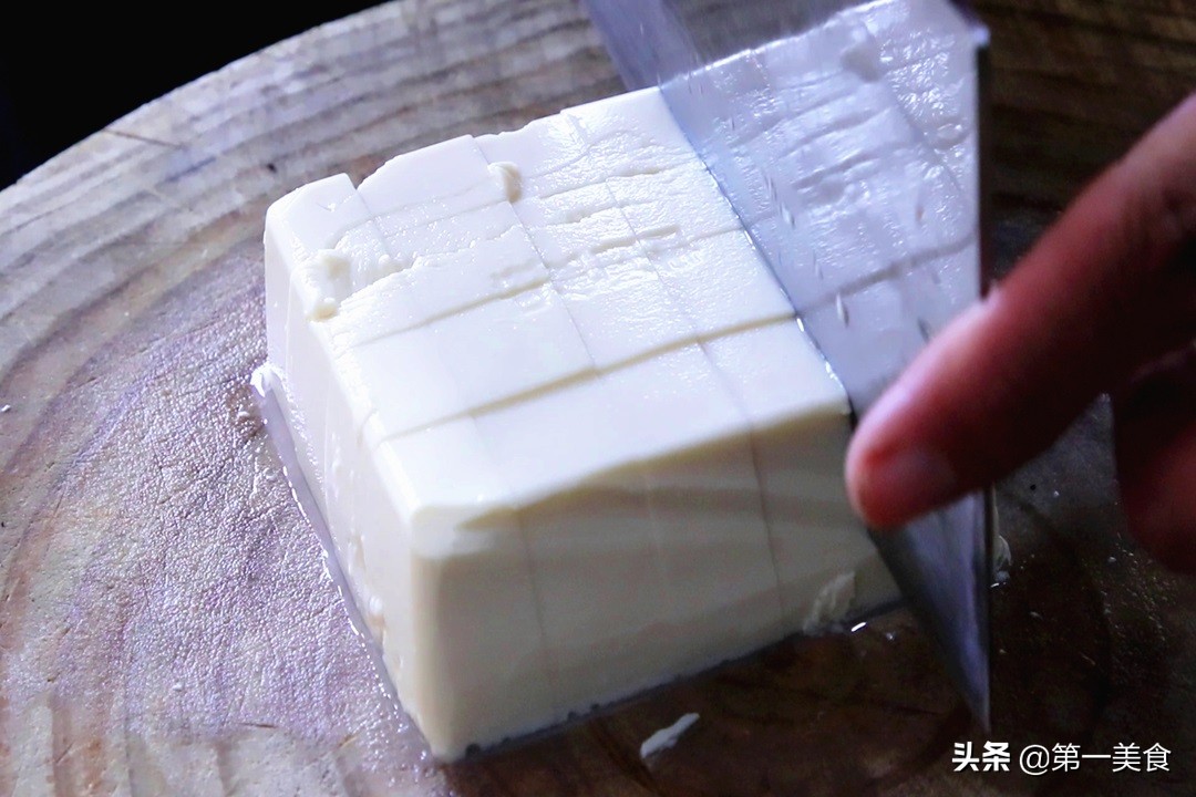 内酯豆腐的做法怎么做好吃（内酯豆腐家常调料烧出好味道）