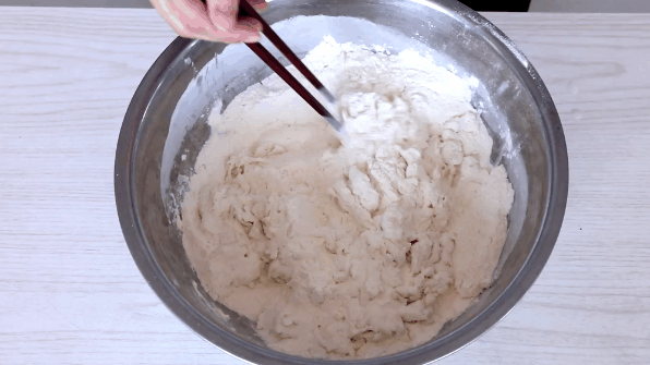 一道陕西人的美食，做法不是很难，可炒、可凉拌，美味筋道有嚼劲