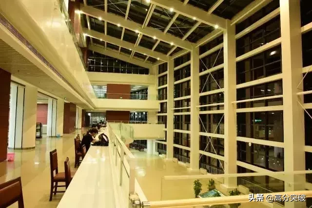 泡一整天都不够！国内那些美炸天的大学图书馆，你去过几个？