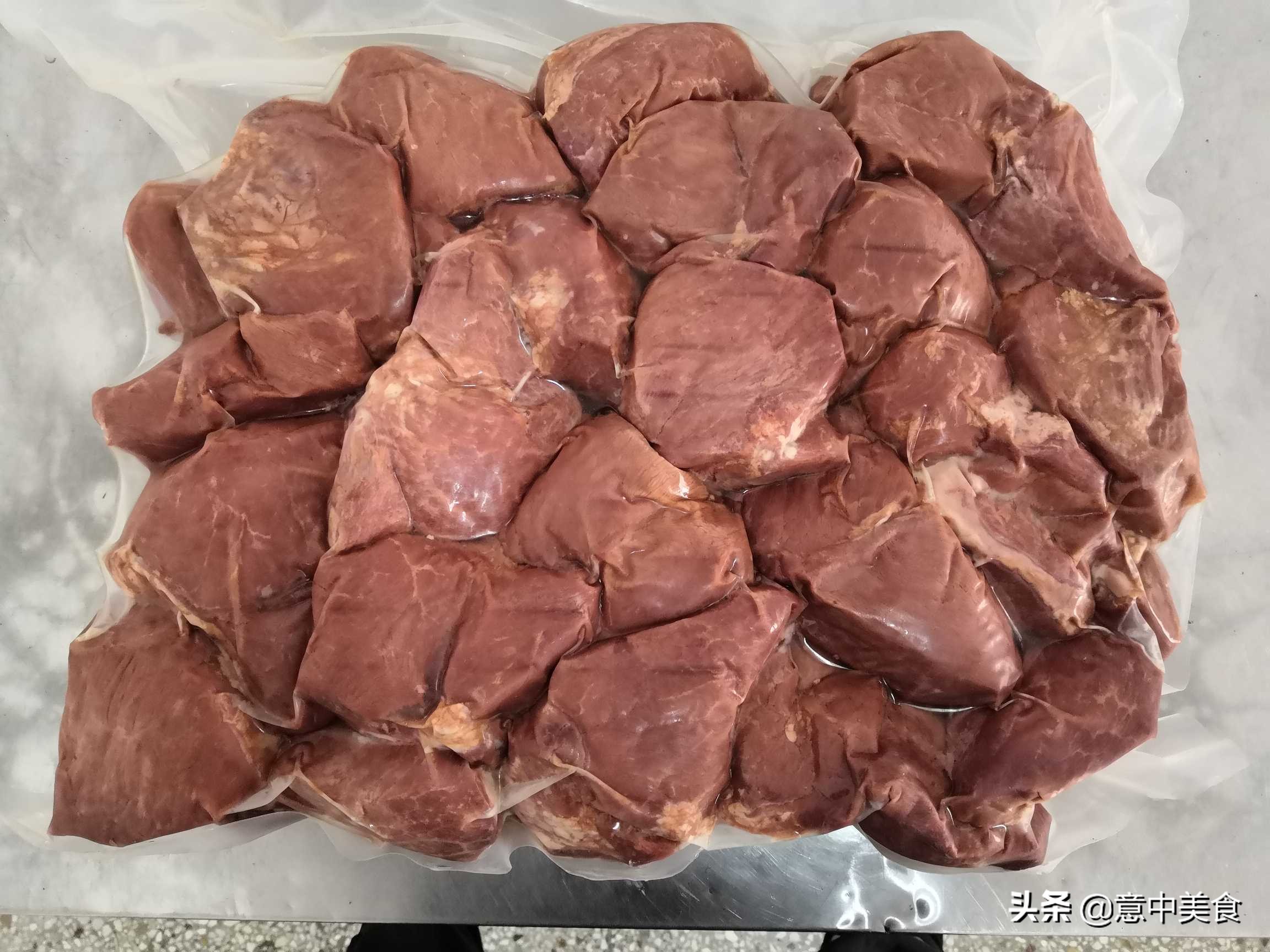 牛肉丸这样做，筋道可口，入味Q弹，是火锅的标配，适合冬季食用