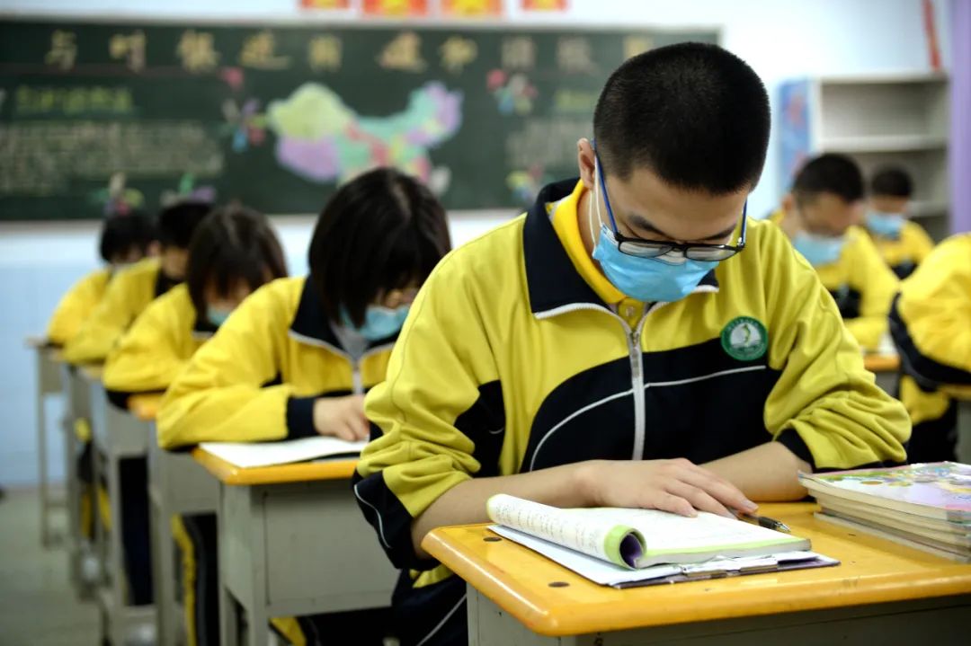 高考成绩想超过一本线，主要在于数学还是英语？班主任给出答案