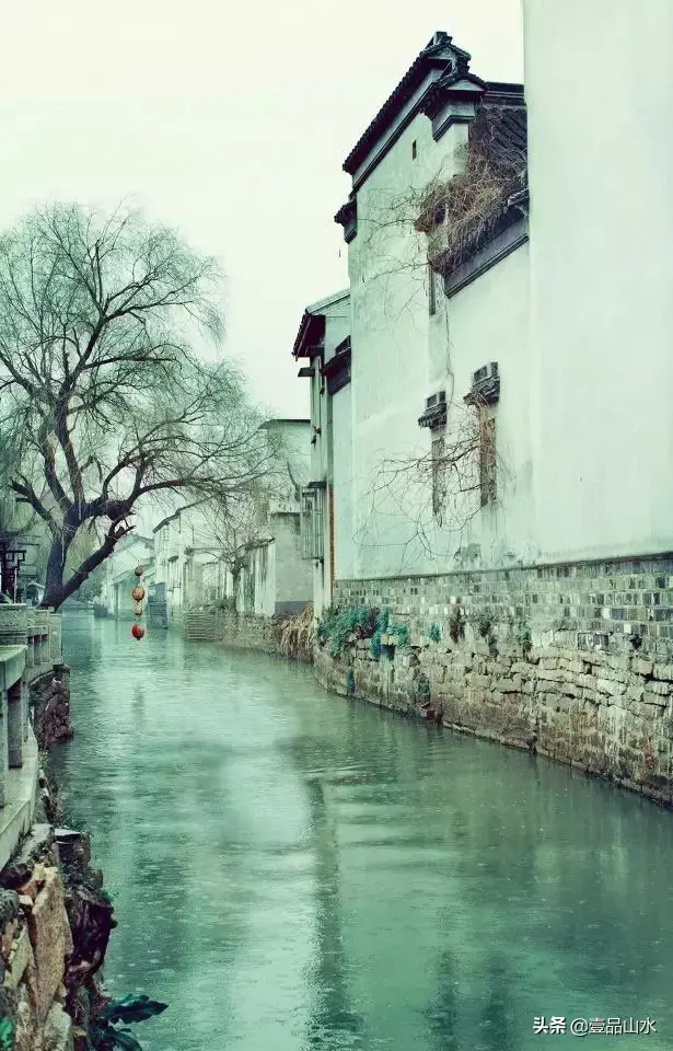 烟雨江南春风顾，不负时光不负卿