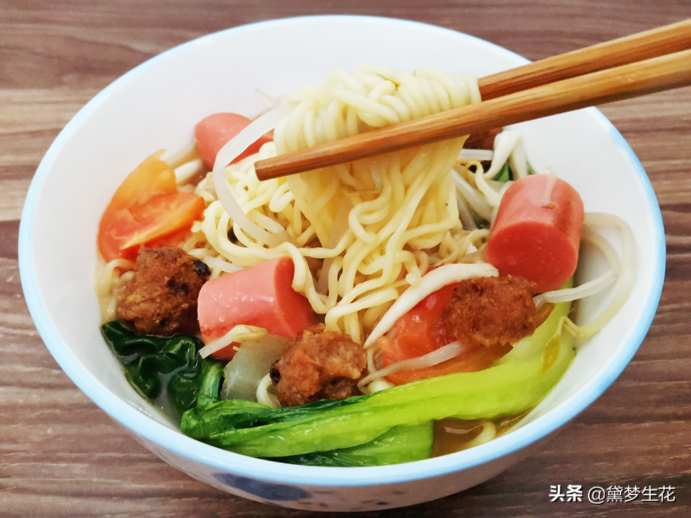 方便面这样煮，一出锅满屋香，汤鲜味美，滋味十足