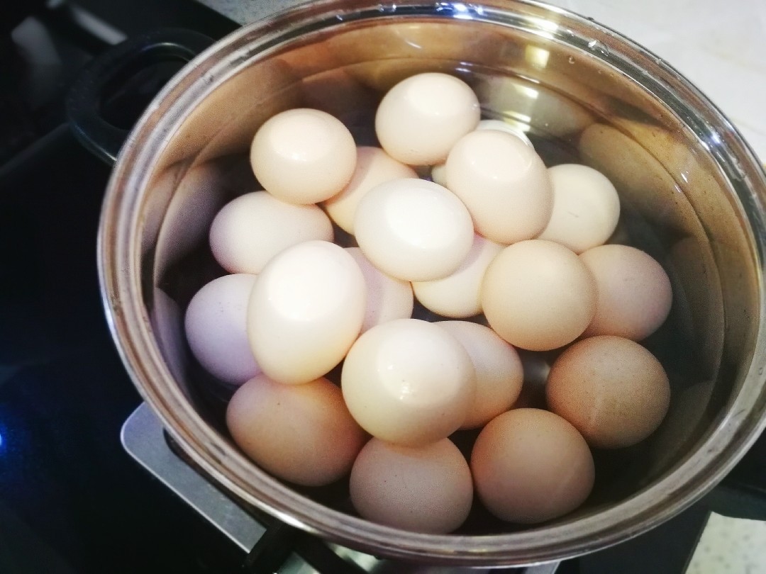 正宗五香茶叶蛋的做法,五香茶叶蛋的家常做法