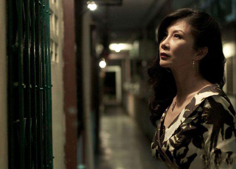 57岁“艳后”吴家丽：狠拒成龙又惨遭劈腿，情路坎坷为爱单身至今