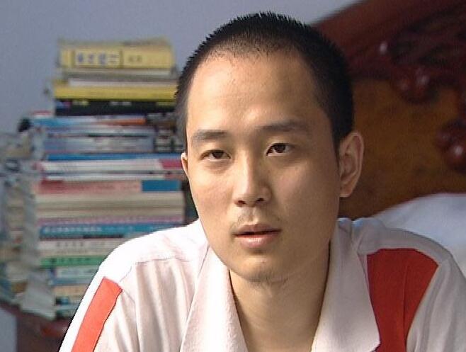 考霸可以有多牛？4次高考，2次清华1次北大，却打烂了一手好牌