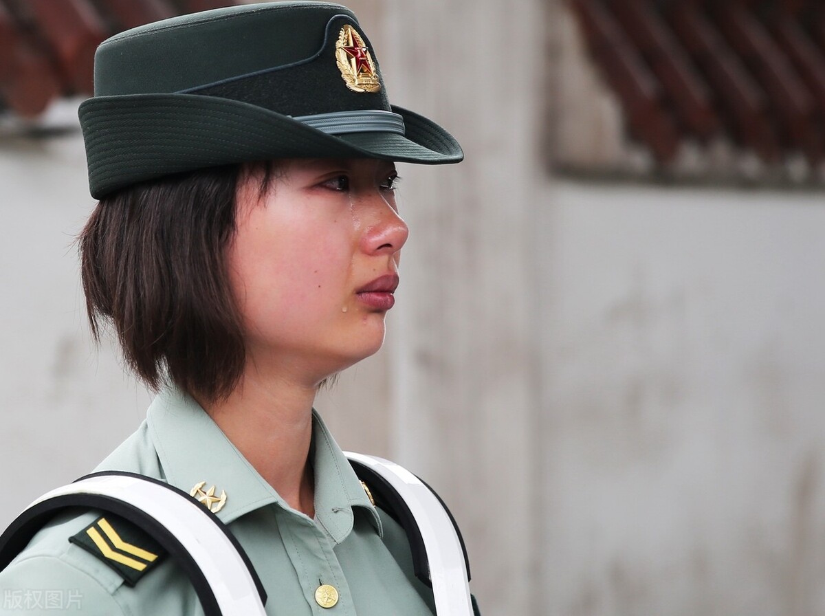 老王女儿明年大四毕业，想去部队当兵，怎么样？这是很好的选择