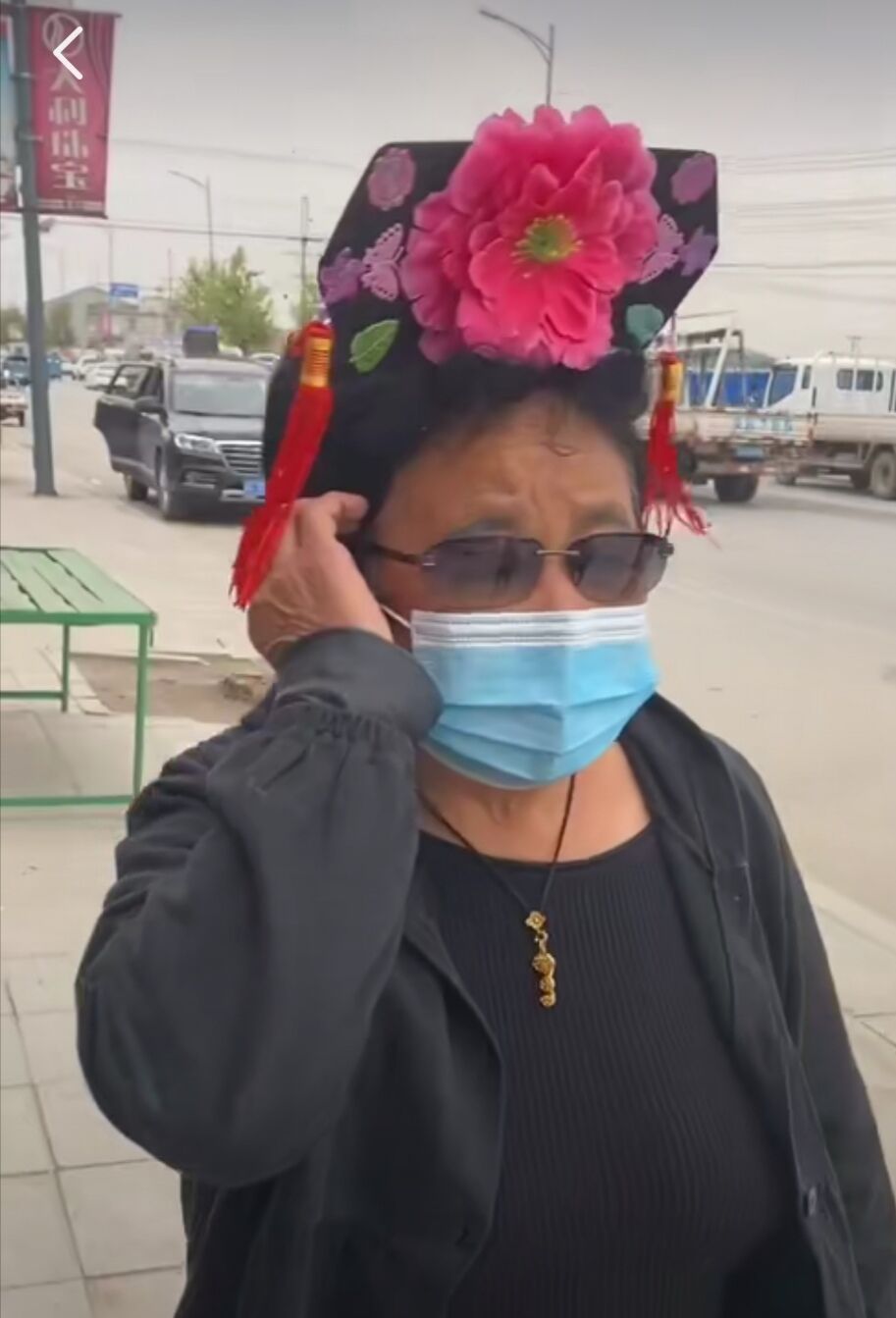 73岁奶奶拍视频，半年涨粉2000万：田姥姥，为什么这么惹人爱？