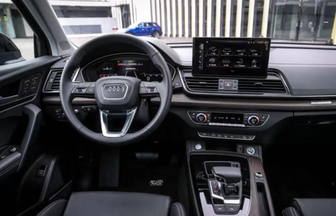 新款奥迪Q5L正式上市，售价39.68万起，曾经的辉煌如今更为贬值