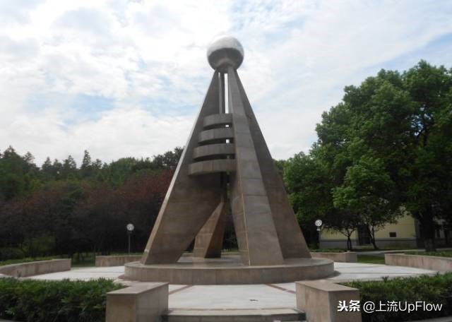 校园雕塑，当代大学生的快乐源泉！