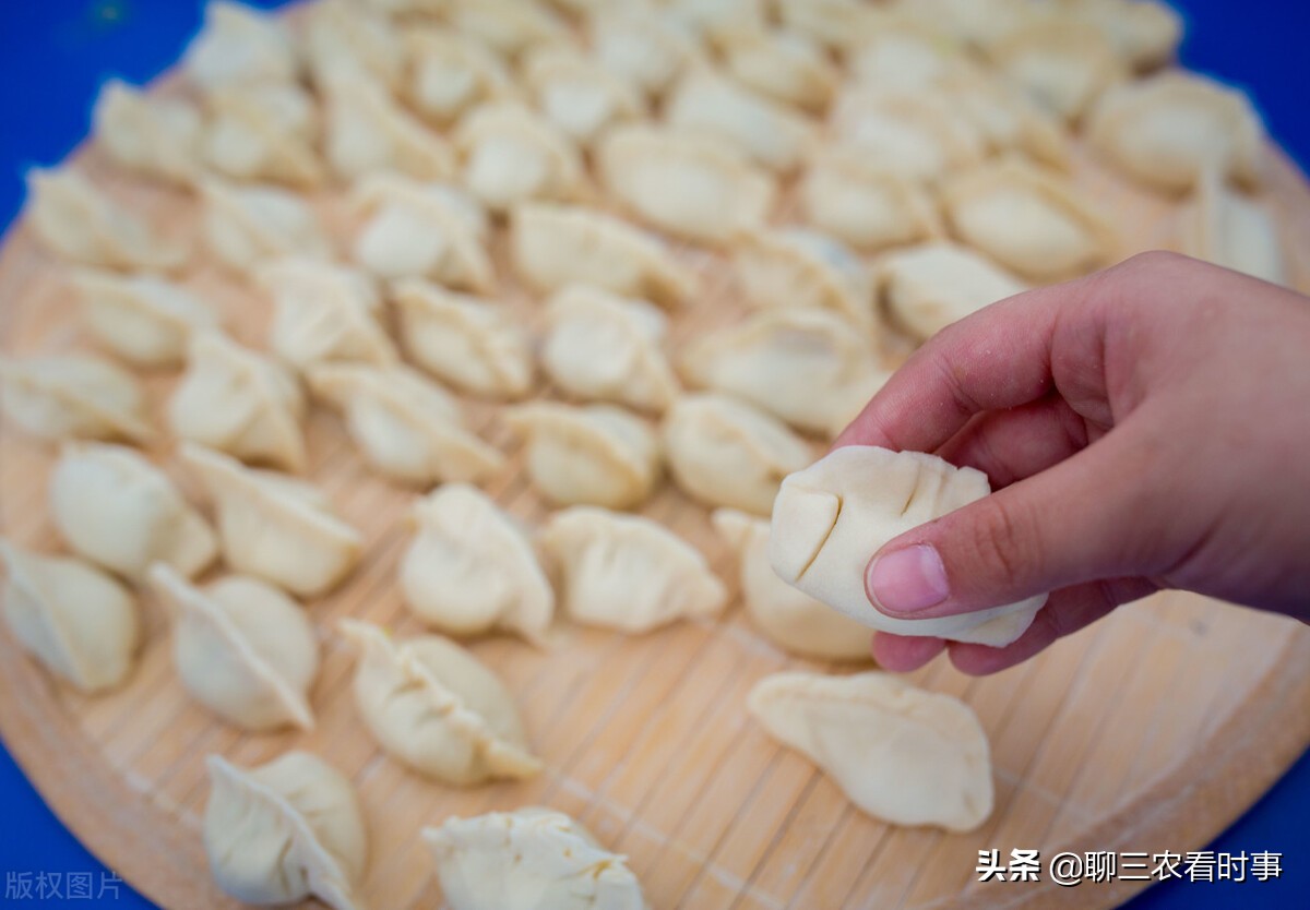 冬至和立冬哪个吃饺子（分享立冬和冬至的传统习俗）