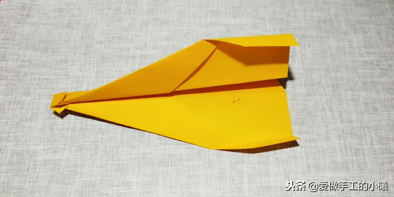 折纸教程：一张A4纸就能完成的折纸飞机，飞行能力棒棒哒