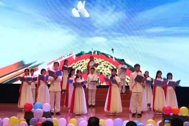 东莞这所学校十万奖学金说发就发，你心动吗？