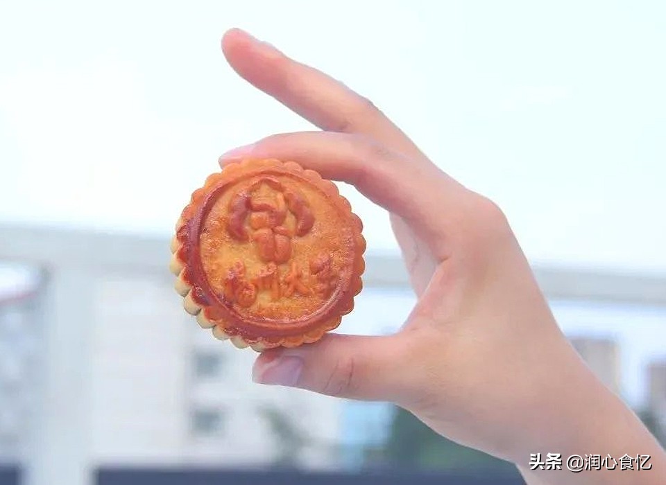 8大高校的专属定制月饼，你最喜欢哪种？网友：羡慕会读书的孩子