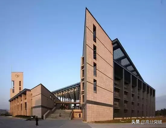 泡一整天都不够！国内那些美炸天的大学图书馆，你去过几个？