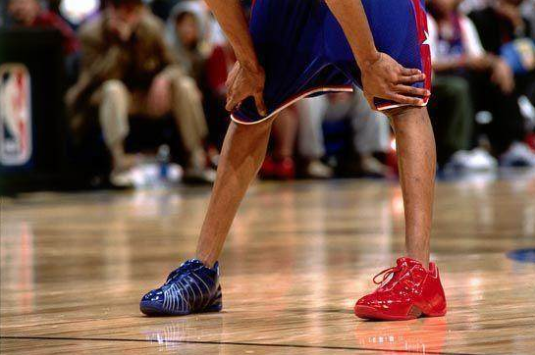为什么nba球员脚细(NBA球员小腿有多细？KD小腿如竹竿，奥胖小腿和300斤身材形成对比)
