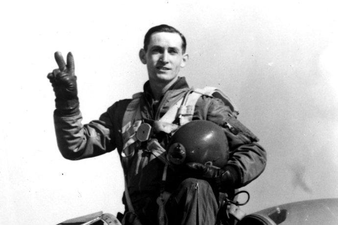 与美军空战战损2：2，张积慧猛作检讨，上级调查后说：你是英雄