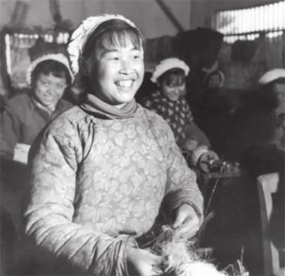 14岁少女渡江战役获一等功，毛主席请她到北京吃饭，并取名马毛姐