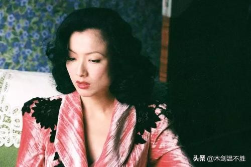 通过张爱玲和王安忆的作品，从不同角度下，看懂上海