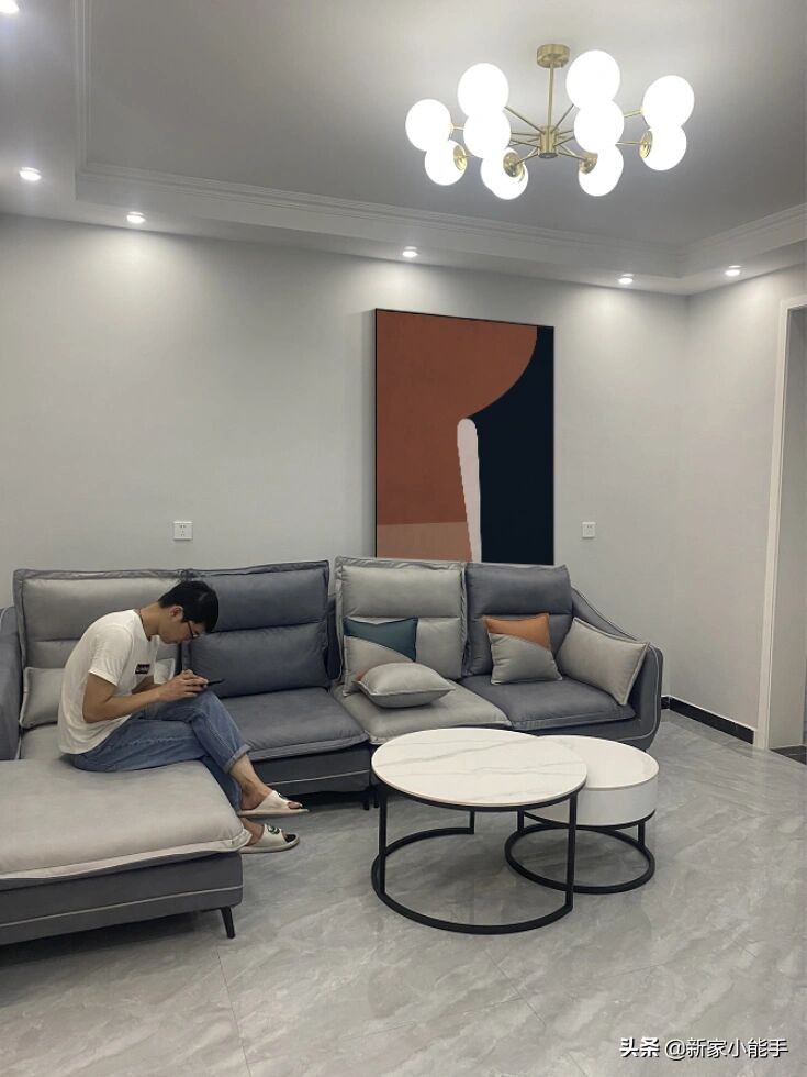 新房終于布置家具，效果很滿意，尤其是全屋定制的柜子，美觀實(shí)用