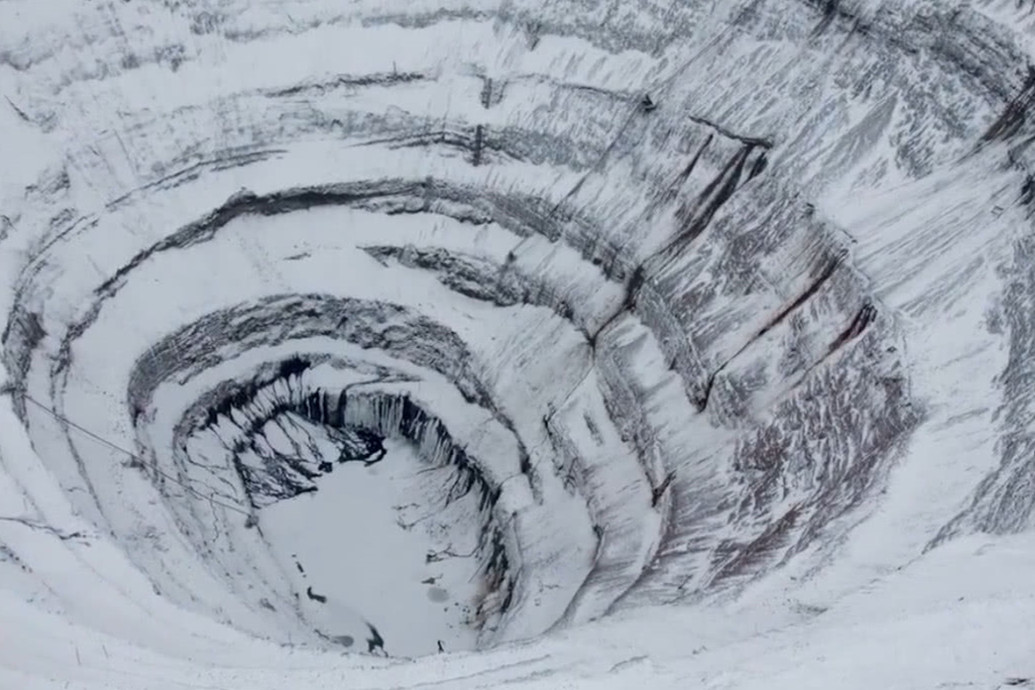 足有160层楼高的钻石矿场，当地居民竟然这么穷