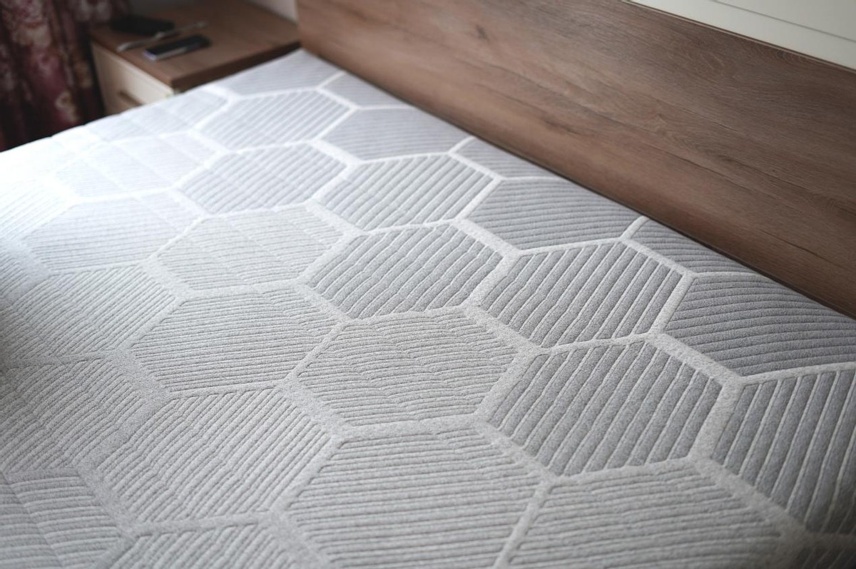 米粉亲自来验货 售价两千多的8H 金刚护脊乳胶床垫到底值不值