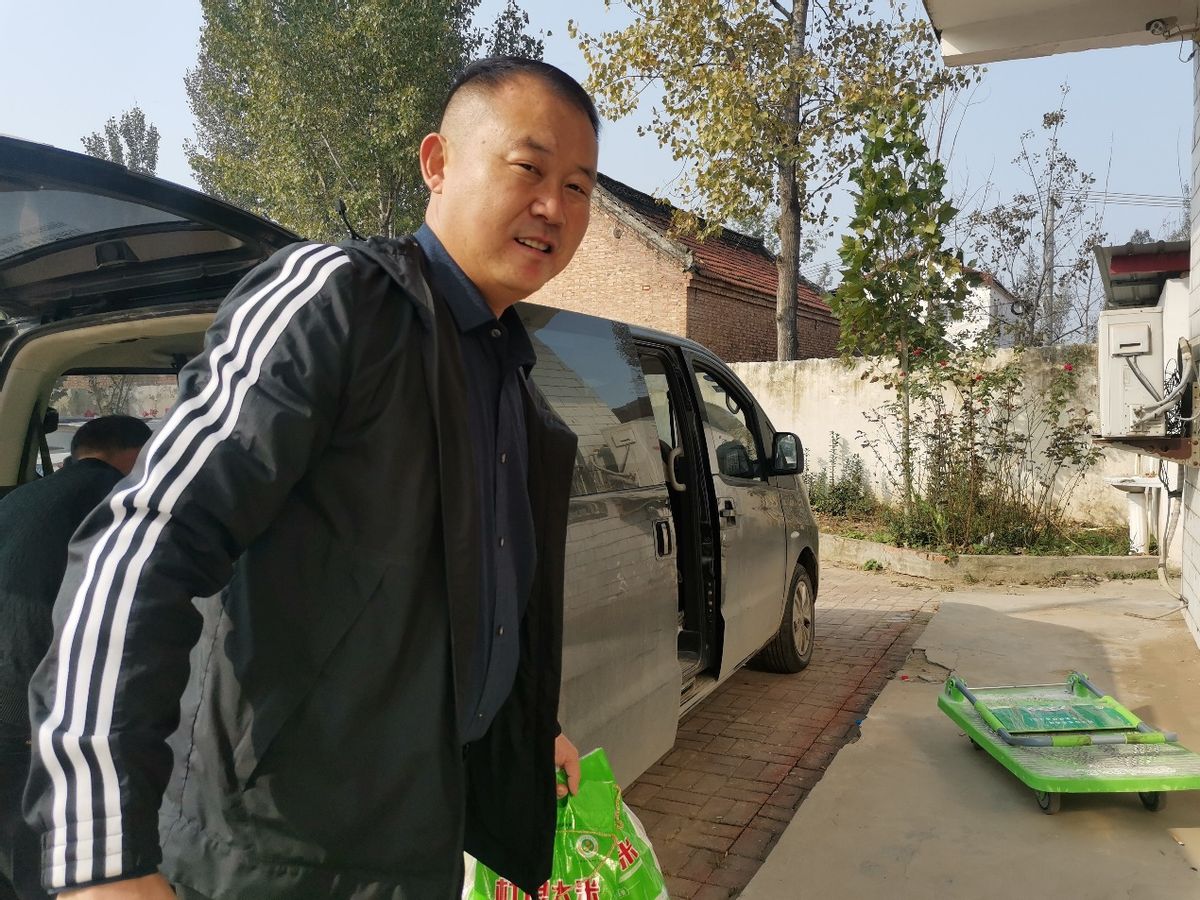 热心乡贤反哺家乡 巩固脱贫成效