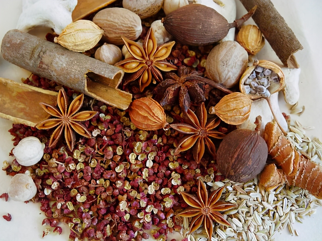 学习卤猪蹄,5种香料要放对,头香尾香连接,猪蹄软烂香嫩没腥味