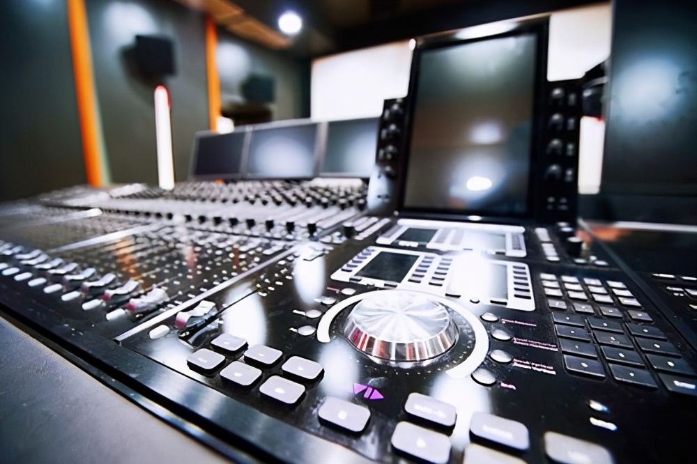 普通家庭供一个大学生上大学，总共要花多少钱？哪方面花费最多？