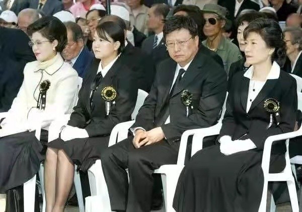 朴槿惠：当总统仅4年却入狱22年，妹妹朴槿令曾是她最大绊脚石