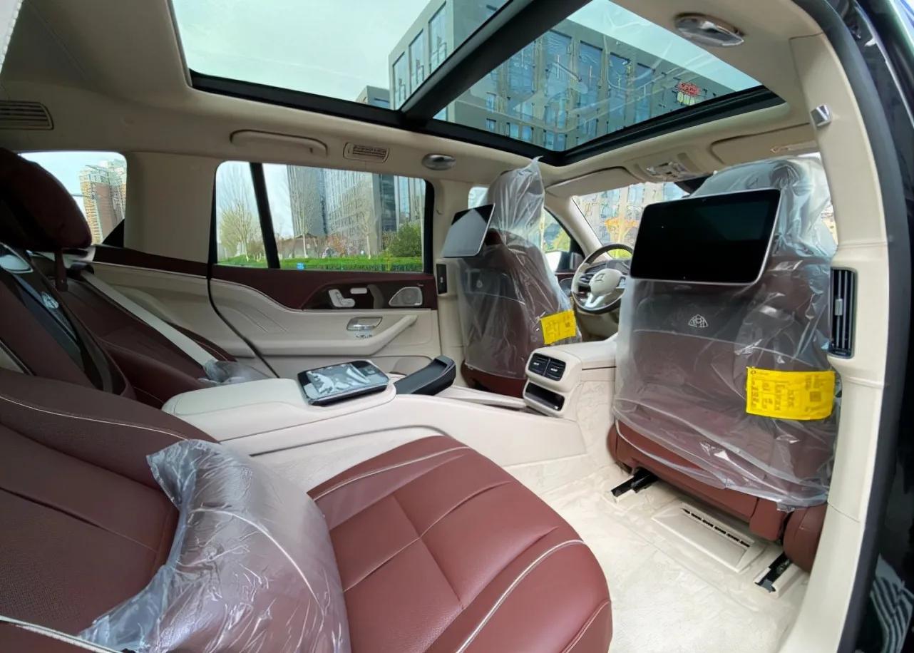 落地500万！新一代迈巴赫GLS600港口实拍，后排不输埃尔法