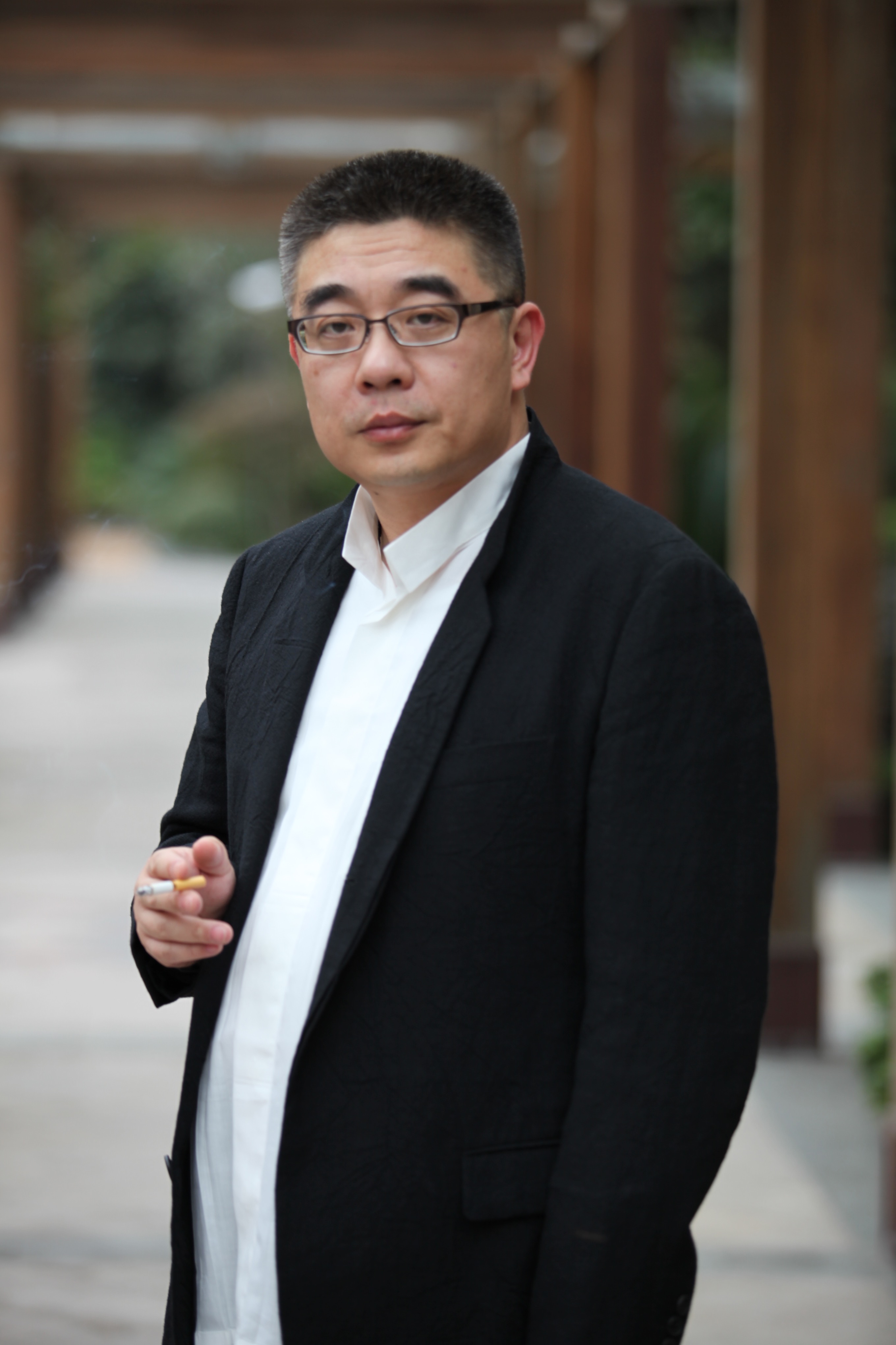 倪琳老公钱文忠(钱文忠,人称时尚先生,教授玩家,他为何对余秋雨,推崇